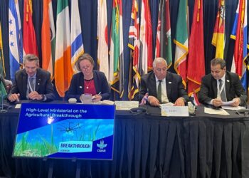 القصير يستعرض الجهود المصرية للتعامل مع ملف التغيرات المناخية