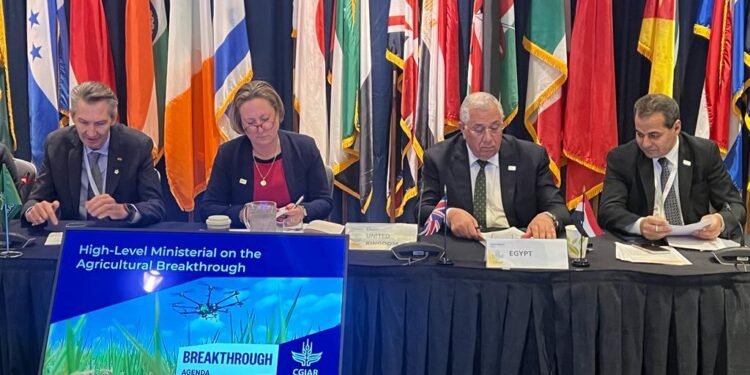 القصير يستعرض الجهود المصرية للتعامل مع ملف التغيرات المناخية 1 القصير يستعرض الجهود المصرية للتعامل مع ملف التغيرات المناخية