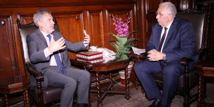 القصير يبحث مع السفير الإيطالي بالقاهر تعزيز الاستثمارات الزراعية الإيطالية 1 القصير