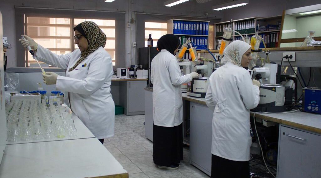 المركزي لمتبقيات المبيدات يواصل العمل خلال عُطلة عيد العمال ويستقبل ويفحص 1000 عينة منتجات زراعية 1 متبقيات المبيدات