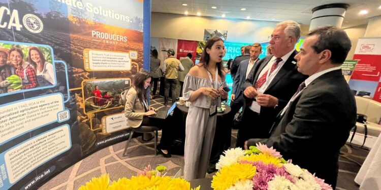 وزير الزراعة يبحث مع نظيره المجري ومع المفوض الزراعي الأفريقي آفاق التعاون المشترك 1 وزير الزراعة