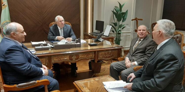 وزير الزراعة يتابع الموقف التنفيذي والحصر التصنيفي لمشروعات هيئة التعمير