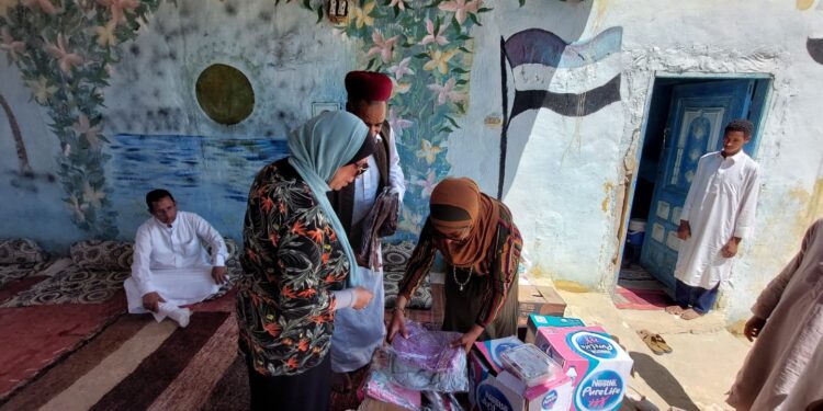 الزراعة: مشروع "برايد" يقدم مشغولات يدوية وشنط إسعافات أولية لسيدات قرية جارة أم الصغير بواحة سيوة 1 برايد