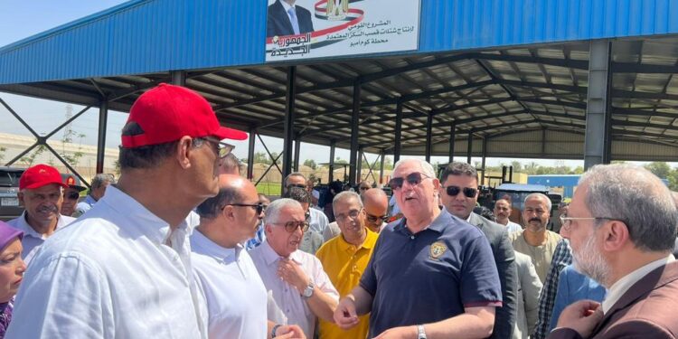 وزير الزراعة ومحافظ أسوان ورئيس هيئة تنمية الصعيد يتفقدون أول محطة لإنتاج شتلات قصب السكر  بتكلفة 300 مليون جنيه 1 وزير الزراعة