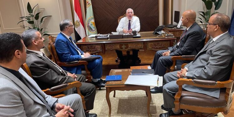 وزير الزراعة يناقش خطة التوسع  في إنتاج تقاوي المحاصيل الاستراتيجية 1 وزير الزراعة