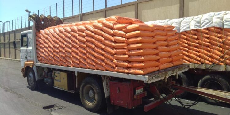 الزراعة تتابع منظومة صرف وشحن الأسمدة في جميع محافظات الجمهورية 1 الأسمدة