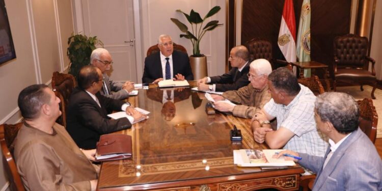 وزير الزراعة يشدد على المرونة في صرف الأسمدة على المزارعين 1 وزير الزراعة