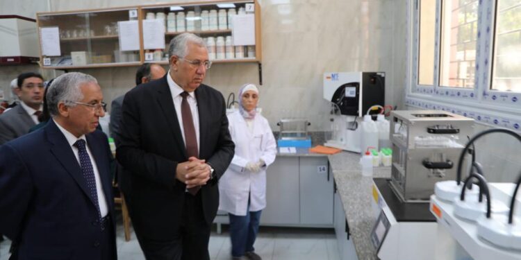 وزير الزراعة يفتتح معمل خصوبة الأراضى ويتفقد وحدة الاستشعار عن البعد 1 وزير الزراعة يفتتح معمل خصوبة الأراضى ويتفقد وحدة الاستشعار عن البعد