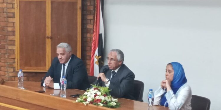 لقاء علمي بين رئيس البحوث الزراعية وممثلين من المعاهد والمعامل البحثية 1 البحوث الزراعية