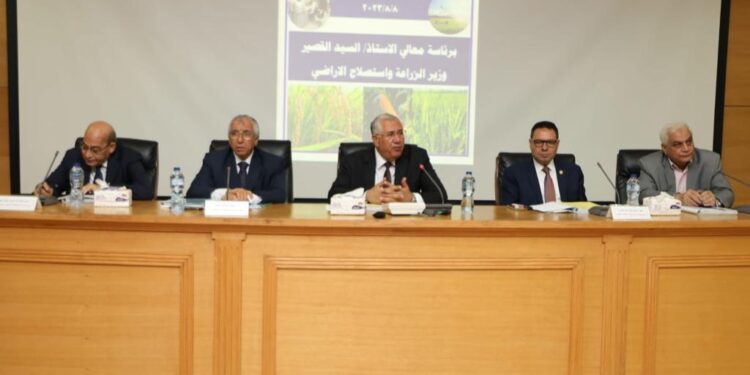 وزير الزراعة يؤكد على ضرورة توجيه الأبحاث لخدمة رؤية الدولة 1 وزير الزراعة