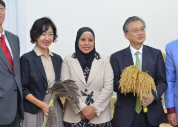 سفير اليابان بالقاهرة يزور برنامج الأرز المصري ويفتتح معمل الجايكا في محطة بحوث سخا