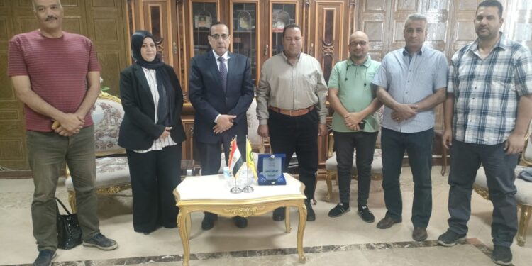 محافظ شمال سيناء يستقبل أعضاء قافلة بيطرية لمعهد بحوث التناسليات الحيوانية 1 محافظ شمال سيناء يستقبل أعضاء قافلة بيطرية لمعهد بحوث التناسليات الحيوانية