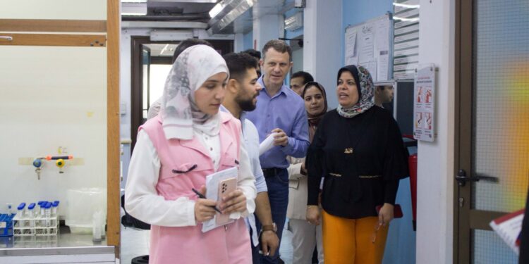 "القومية لسلامة الغذاء" توفد مجموعة من مفتشيها لزيارة المركزي لمتبقيات المبيدات في إطار تأهيل ورفع كفائة المعنيين بالرقابة وسحب العينات 1 سلامة الغذاء