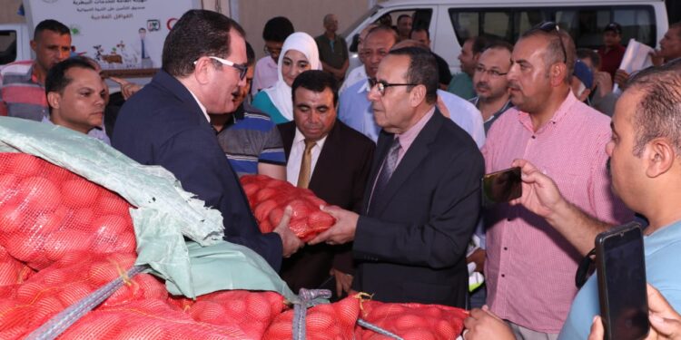 "الزراعة" تواصل أعمال قافلة المنافذ الكبري لتخفيف العبء عن أهالي سيناء 1 الزراعة