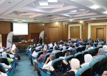 الفاكهة المتساقطة