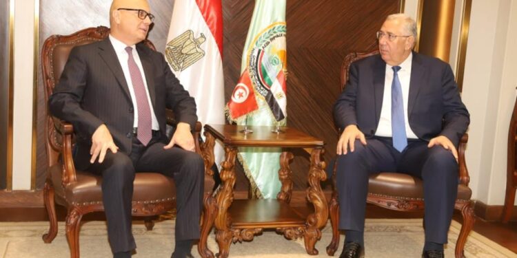 وزير الزراعة يبحث مع نظيره التونسي تعزيز التعاون بين البلدين 1 وزير الزراعة