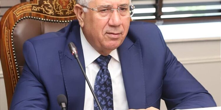وزير الزراعة يتابع مع قيادات الوزارة موسم زراعة القمح وتوزيع الأسمدة وتطهير الترع ومنع التعديات 1 وزير الزراعة يتابع مع قيادات الوزارة موسم زراعة القمح وتوزيع الأسمدة وتطهير الترع ومنع التعديات