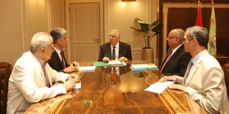 وزير الزراعة يتابع أنشطة مرصد الصحراء والساحل خلال المرحلة الحالية والخطة المستقبلية 1 وزير الزراعة