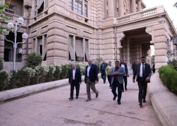 وزير الزراعة يتفقد مبنى وزارة الزراعة القديم بالدقي