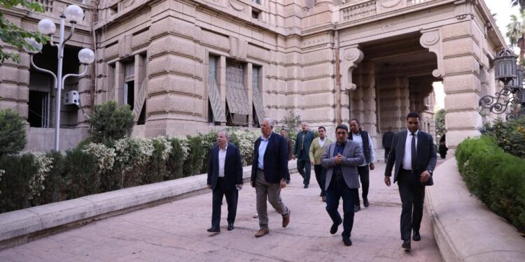 وزير الزراعة يتفقد مبنى وزارة الزراعة القديم بالدقي