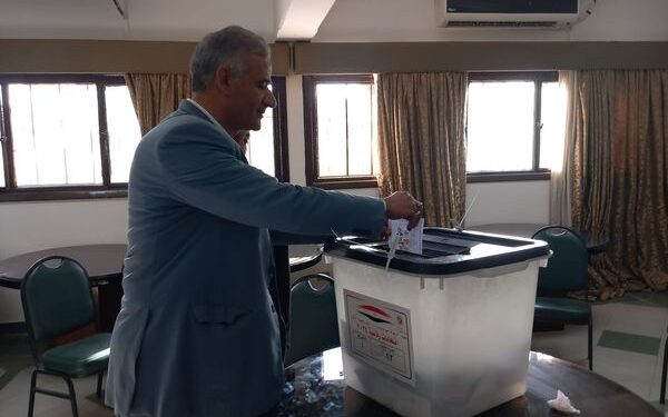 الانتخابات الرئاسية .. د.رضا عليوة وكيل زراعة أسيوط يدلي بصوته 1 الانتخابات الرئاسية .. د.رضا عليوة وكيل زراعة أسيوط يدلي بصوته