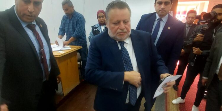 الانتخابات الرئاسية .. رئيس قضايا الدولة ومحافظ البنك المركزي ووكيل الشيوخ يصوتون بلجنة التعمير 1 الانتخابات الرئاسية