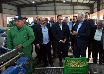 رئيس الوزراء يتفقد محطة شتلات قصب السكر بكوم امبو