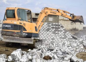 الموجة 22 لحملة إزالة التعديات تواصل أعمالها بمحافظة بورسعيد 2 الموجة 22 لحملة إزالة التعديات