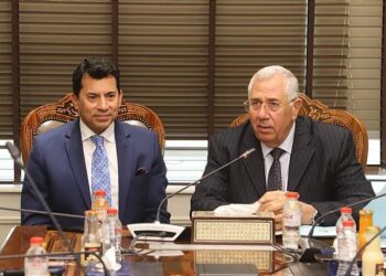 وزيرا الزراعة والشباب يبحثان حل قضايا نادي سموحة الرياضي قانونياً