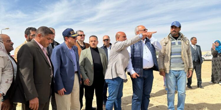 محافظ شمال سيناء ورئيس بحوث الصحراء يتفقدان أعمال التنمية الزراعية  1 محافظ شمال سيناء ورئيس بحوث الصحراء يتفقدان أعمال التنمية الزراعية