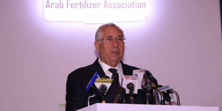 وزير الزراعة يلقى كلمة أمام المؤتمر الدولي الثلاثون للاتحاد العربي للأسمدة 1 وزير الزراعة يلقى كلمة أمام المؤتمر الدولي الثلاثون للاتحاد العربي للأسمدة