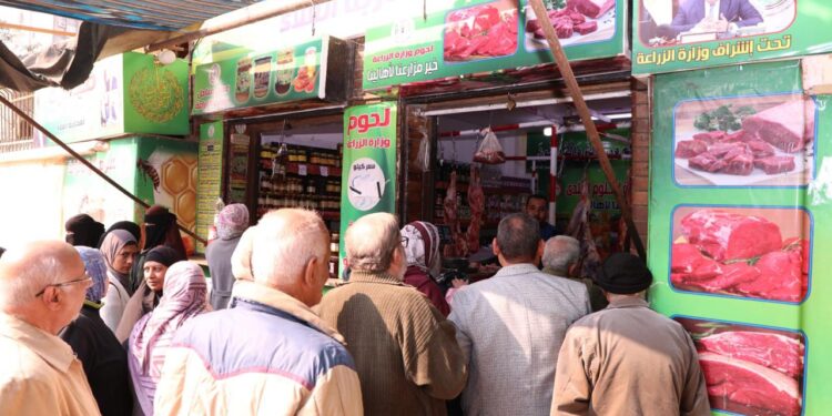 منافذ وزارة الزراعة تستقبل المواطنين لشراء احتياجاتهم من السلع بأسعار مخفضة 1 منافذ وزارة الزراعة تستقبل المواطنين لشراء احتياجاتهم من السلع بأسعار مخفضة