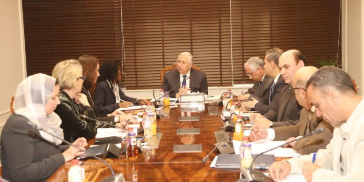 وزير الزراعة يبحث مع المدير الإقليمي للتنمية المستدامة بالبنك الدولي المشروعات المشتركة 1 وزير الزراعة