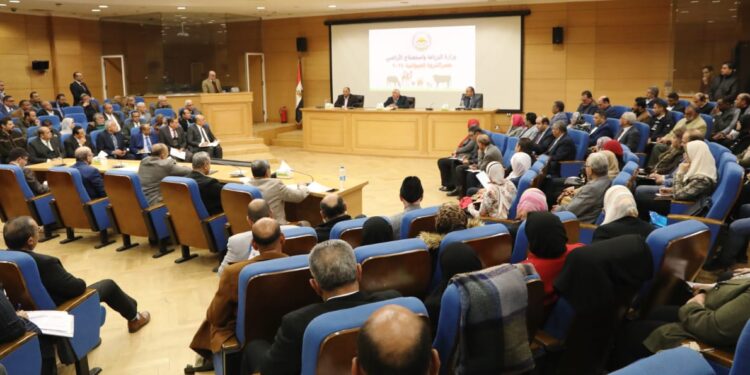 وزير الزراعة يعقد اجتماعا موسعا لمديري الزراعة والطب البيطري وقيادات القطاع الزراعي بالمحافظات 1 وزير الزراعة