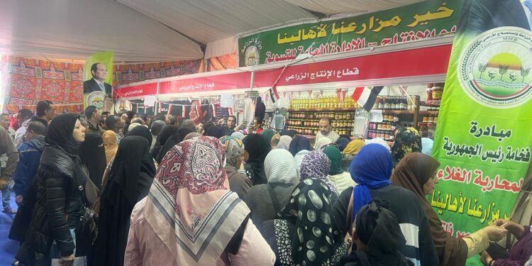 معرض خير مزارعنا لأهالينا بالدقي يشهد إقبالا كبيرا من المواطنين لشراء احتياجات شهر رمضان 1 معرض خير مزارعنا لأهالينا بالدقي يشهد إقبالا كبيرا من المواطنين لشراء احتياجات شهر رمضان