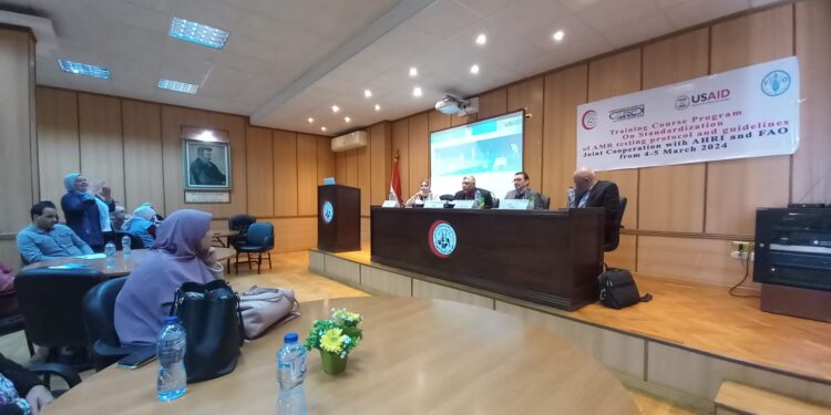 صحة الحيوان والفاو ينفذان دورة حول اختبارات مقاومة المضادات البكتيرية 1 صحة الحيوان والفاو ينفذان دورة حول اختبارات مقاومة المضادات البكتيرية