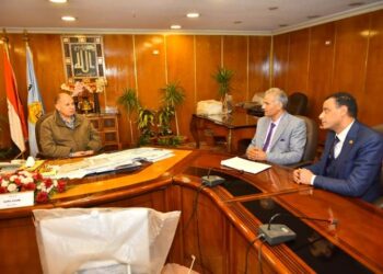 محافظ أسيوط