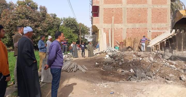 زراعة أسيوط تزيل حالة تعدى على ارض زراعية بمدينة أبوتيج 1 زراعة أسيوط تزيل خالة تعدى