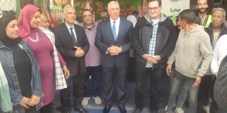 "خير مزارعنا لأهالينا" يشهد إقبالا من المواطنين خلال ثاني أيام شهر رمضان 1 “خير مزارعنا لأهالينا” يشهد إقبالا من المواطنين خلال ثاني أيام شهر رمضان