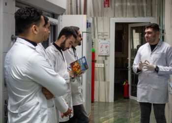 طلاب زراعة عين شمس يزورون معمل متبقيات المبيدات