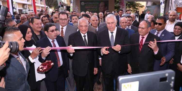 وزير الزراعة ومحافظ الجيزة يفتتحان معرض خير مزارعنا لأهالينا 1 معرض خير مزارعنا لأهالينا