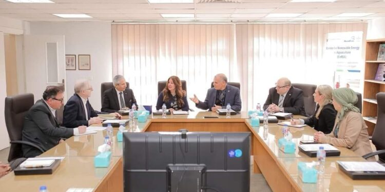 مصيلحى يستقبل السفيرة الأمريكية بـ المركز الدولى للأسماك 1 مصيلحى يستقبل السفيرة الأمريكية بـ المركز الدولى للأسماك