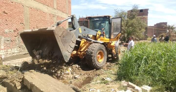 زراعة أسيوط تزيل حالة تعدي