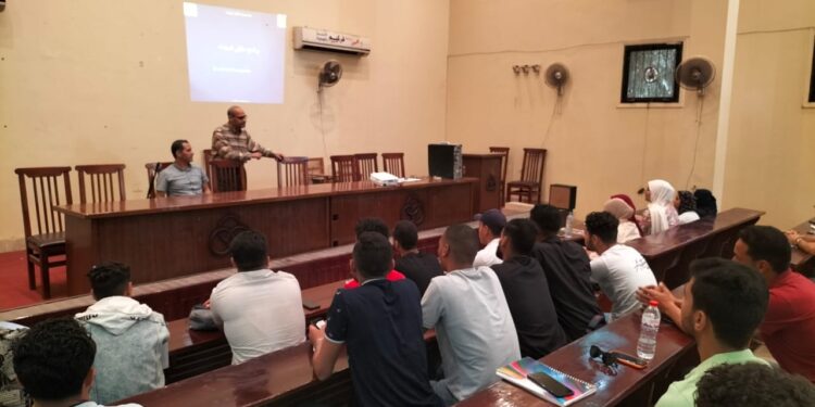 دورة تدريبية لتأهيل مطبقي مبيدات الآفات الزراعية بـ« زراعة أسيوط » 1 دورة التدريبية لتأهيل مطبقي مبيدات الآفات الزراعيةبمديريةزراعة أسيوط