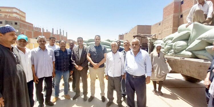 وكيل زراعة أسيوط يتفقد شون زراعات القمح بالنخيلة