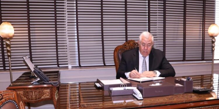 وزير الزراعة يوافق على صرف 139 مليون جنيه تمويلا ً جديداً للمشروع القومى للبتلو 1 وزير الزراعة