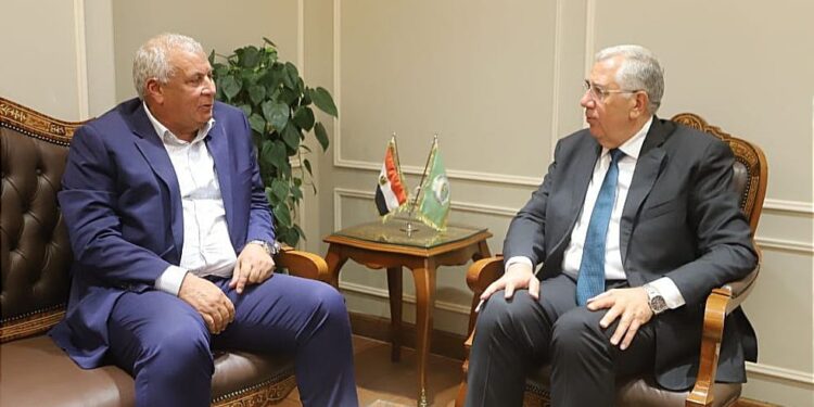 وزير الزراعة ومحافظ الوادي الجدي يتابعان جهود استصلاح الأراضي والحصر التصنيفي في المحافظة 1 وزير الزراعة