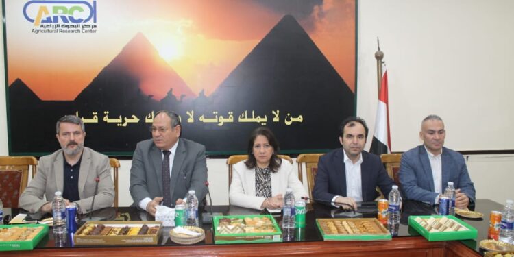 رئيس البحوث الزراعية يستقبل وفد جمعية موسياد التركية لرجال الأعمال والمستثمرين 1 رئيس البحوث الزراعية يستقبل وفد جمعية موسياد التركية لرجال الأعمال والمستثمرين