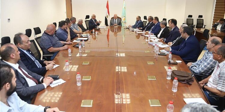 وزير الزراعة يتابع منظومة الأسمدة وتوفيرها للمزراعين مع الجمعيات التعاونية والشركات 1 وزير الزراعة يتابع منظومة الأسمدة وتوفيرها للمزراعين مع الجمعيات التعاونية والشركات