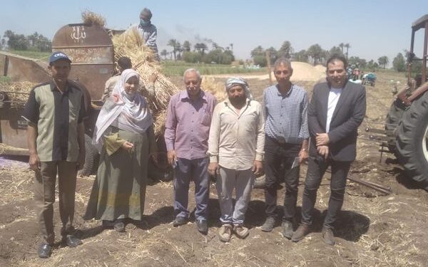 زراعة المنيا تنفذ يوم حصاد قمح بـ"ملوى"..وتتابع حملة القضاء علي القوارض بالمديرية 1 زراعة المنيا